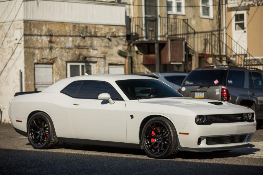  Dodge Challenger SRT Hellcat 2016 года  (фото 8 из 73)